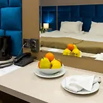 Grand 4*